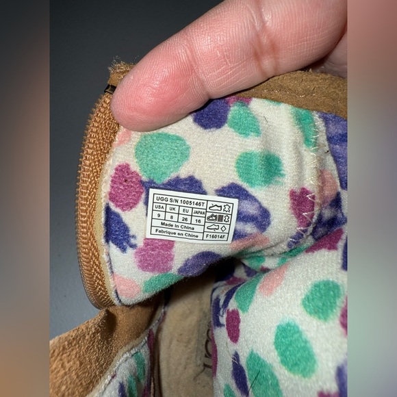 Ugg girl boots size 9 - Picture 10 of 10